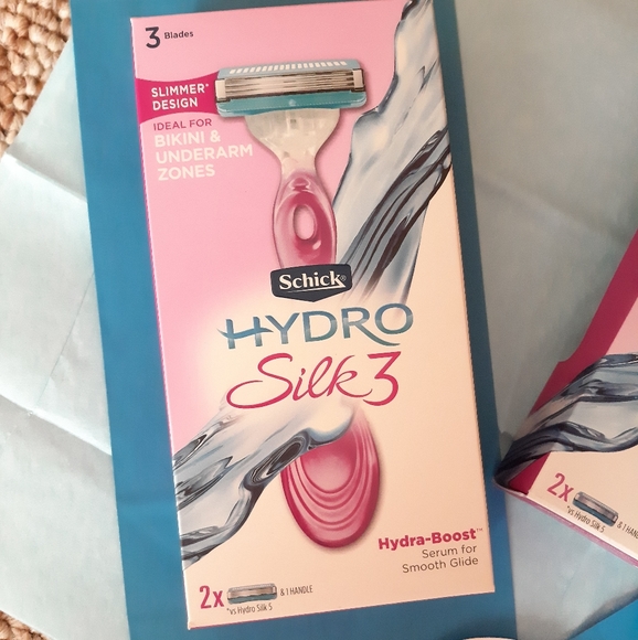 Schick Hydro Silk 3 Razor Bundle - Picture 11 of 16